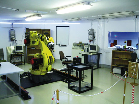 Figure 2: New set-up with the FANUC S-430iF robot