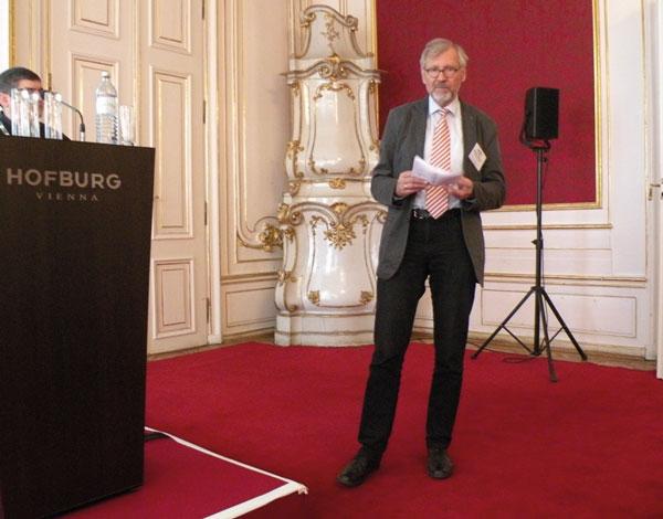 Werner Weber, Infineon Munich, co-ordinator of the EMC² project, moderating a talk