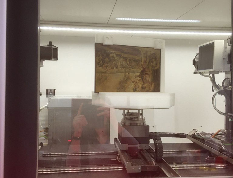 Figure 1: Painting in the scanner of the FleX-ray Lab at CWI.