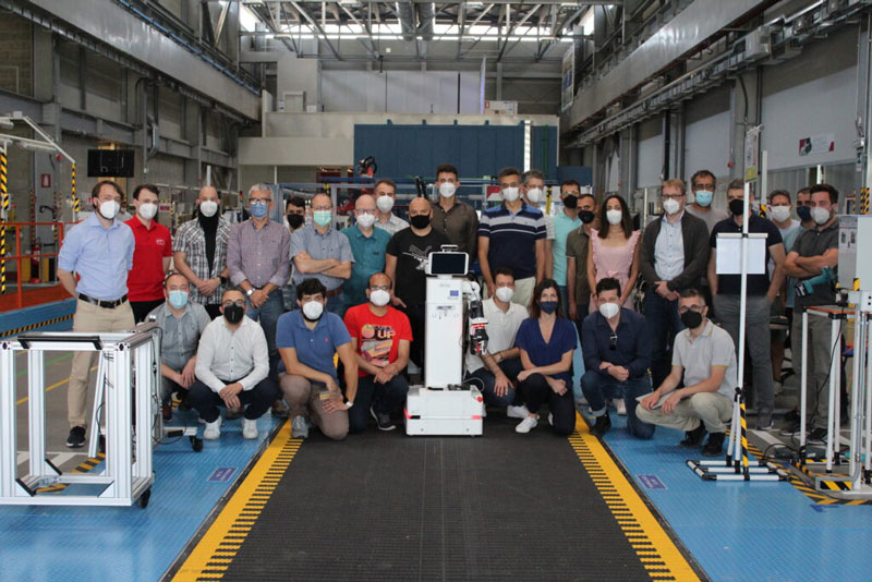 Figure 1: The partners of the FELICE project in the test environment with the robot.
