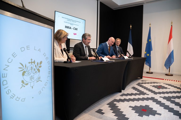 From left to right: French Minister of Higher Education and Science Sylvie Retailleau, chairman/CEO Inria Bruno Sportisse, CWI General Director Ton de Kok and Dutch Minister of Higher Education and Science Robbert Dijkgraaf in April 2023. Source: CWI. 