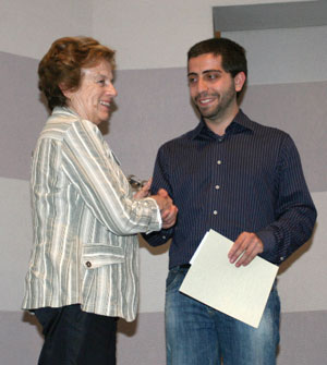 Gabriella Petri Denoth presenting the award to Stefano Baccianella.