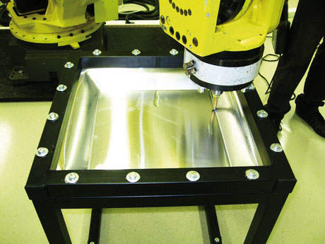 Figure 3: ISF experiment with the FANUC S-430iF robot