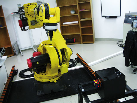 Figure 4: FANUC S-430iF robot, lights-camera box and Rubik’s Cube